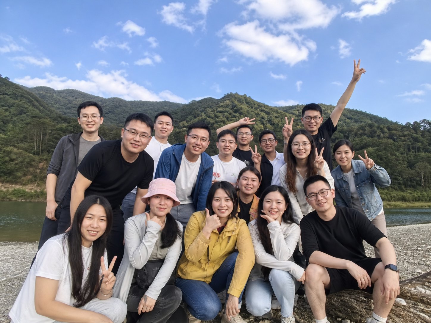 Hongyi Electronics team building event — engineers and production staff